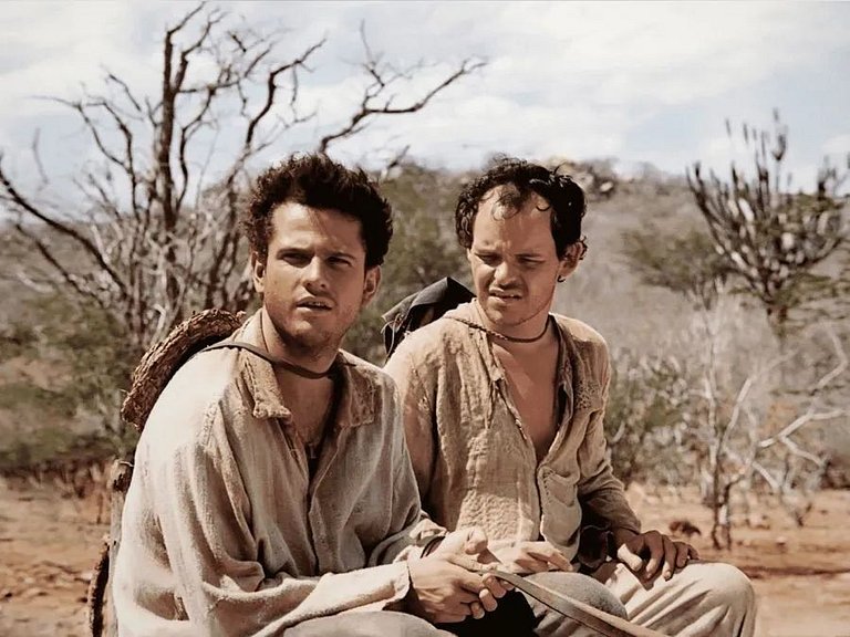 Suíte Mobiliada com Ar-Condicionado