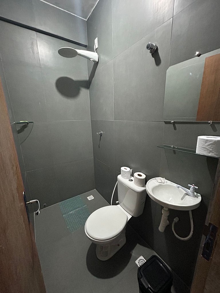 Suíte com ar condicionado e WiFi muito confortavel