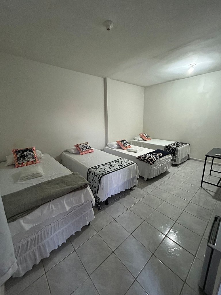 Hospedagem com Ar e ótimo custo-benefício!