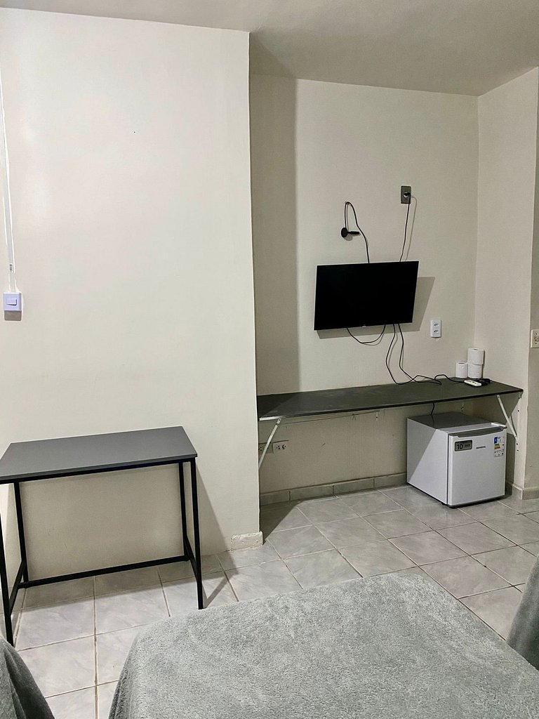 Hospedagem com Ar e ótimo custo-benefício!