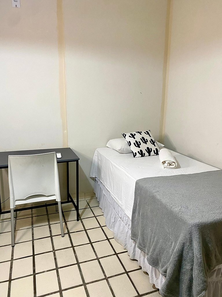 Flat Confortável para 2 Pessoas — Fácil Acesso e Ambiente Se