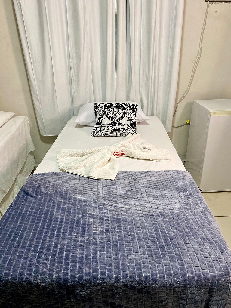 Quarto Triplo Confortável e Seguro - Pousada Mandacaru