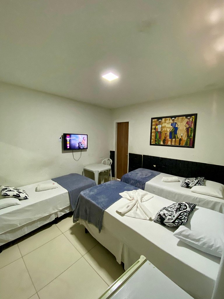 Quarto Triplo Confortável e Seguro - Pousada Mandacaru