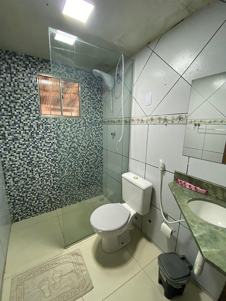 Quarto Espaçoso com 5 Camas - Pousada Mandacaru