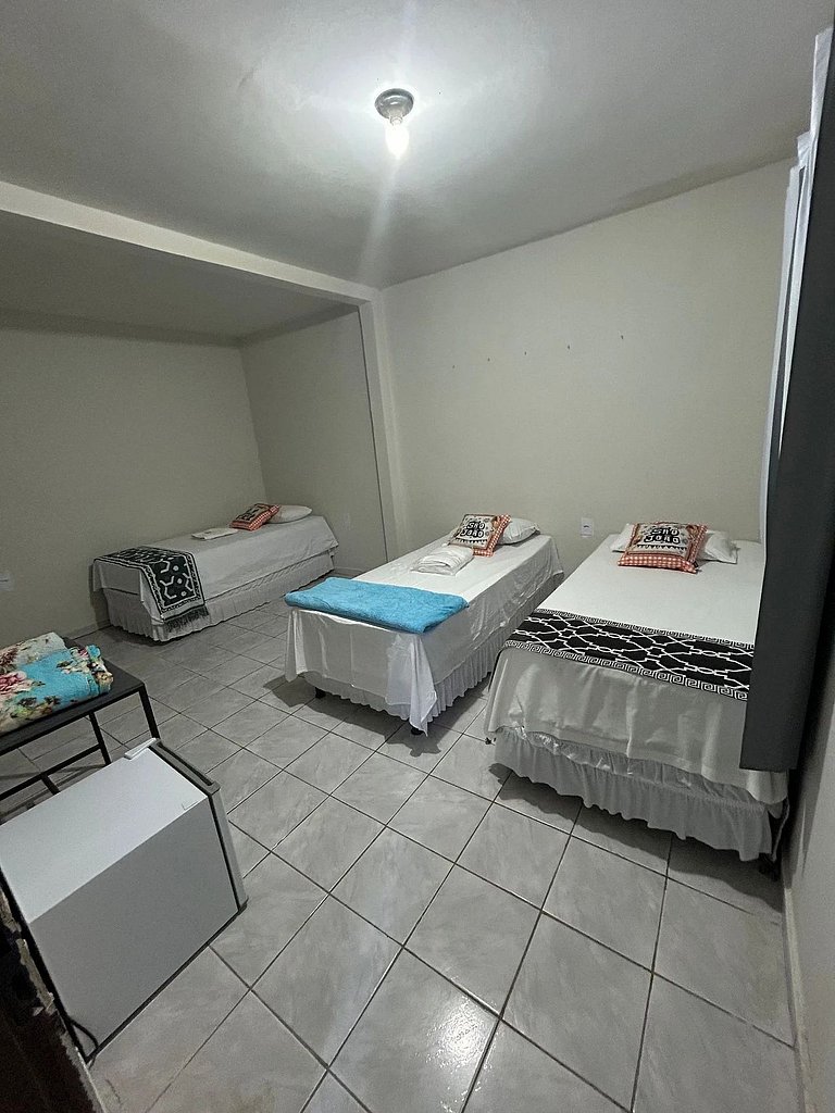 Quarto Duplo com Ar: Conforto e Economia!