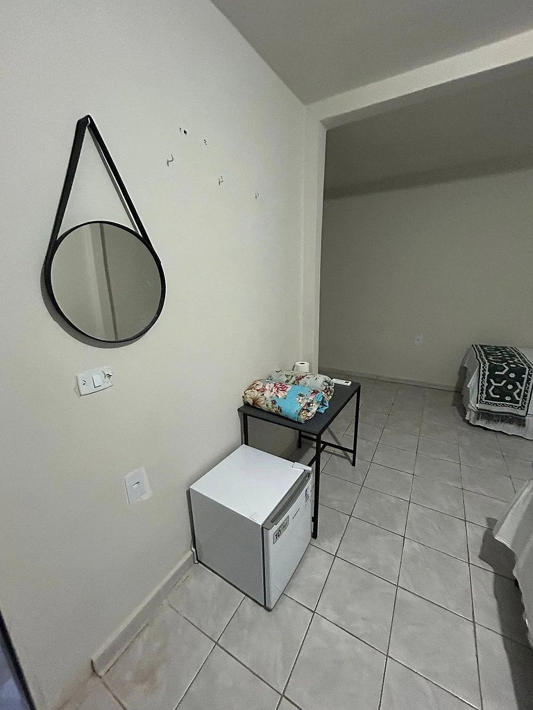 Quarto Duplo com Ar: Conforto e Economia!