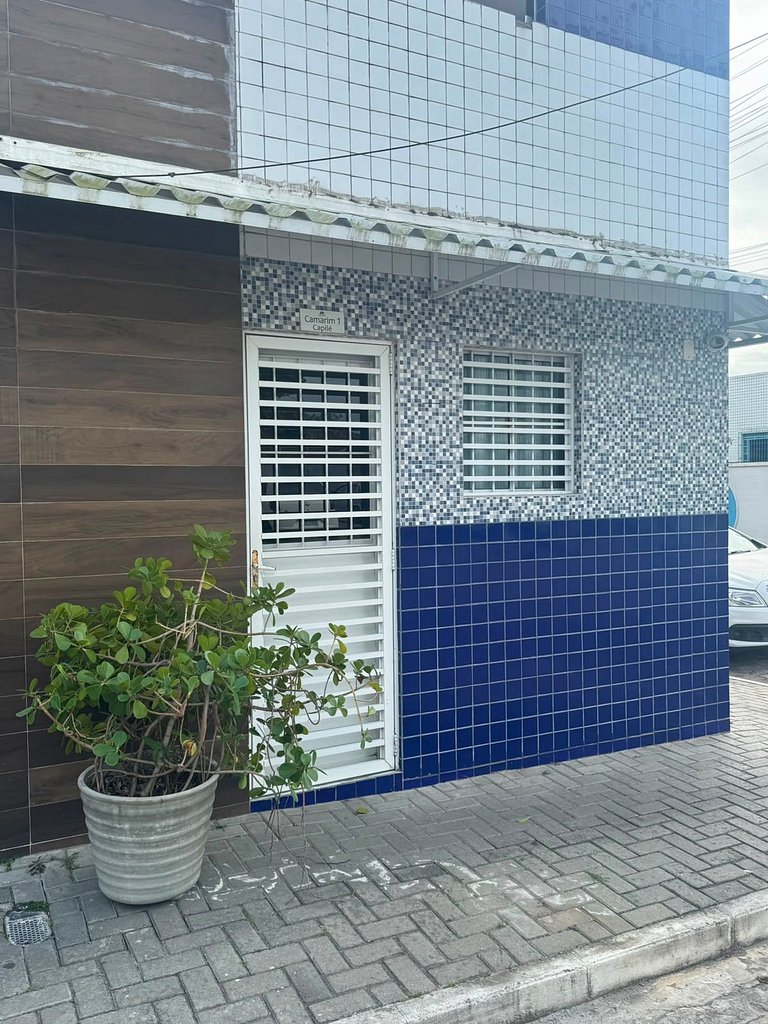 Apê com porta pra rua — e pra vida