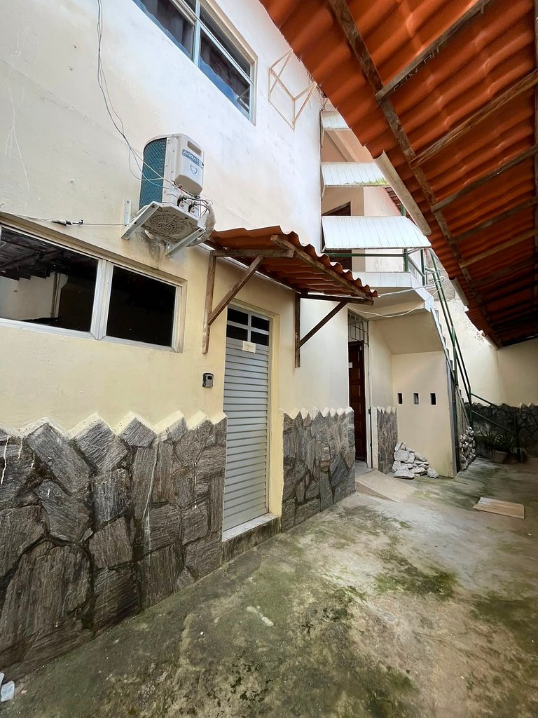 Hospedagem com Ar e ótimo custo-benefício!