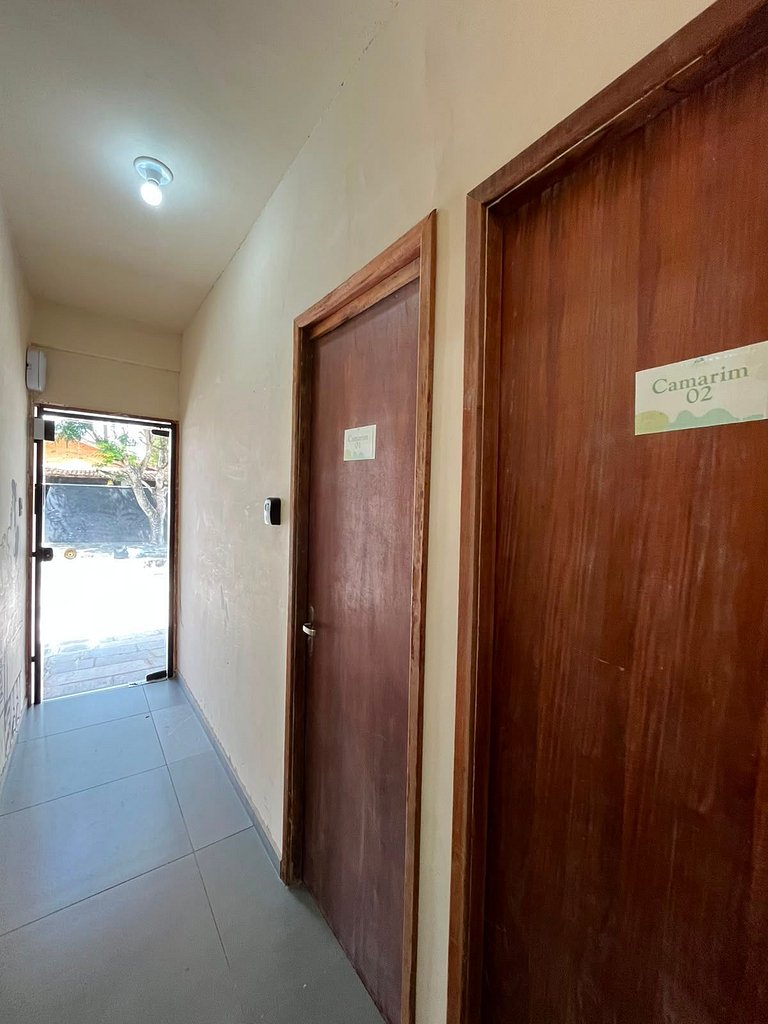 Hospedagem com Ar e ótimo custo-benefício!